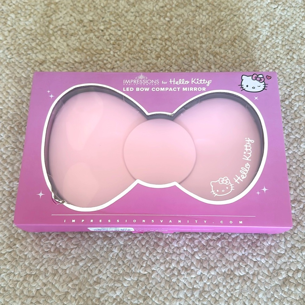 Hello Kitty LED Bow Compact Mirror